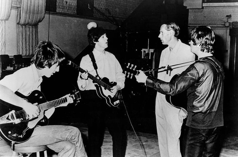 Beatles_and_George_Martin_in_studio_1966